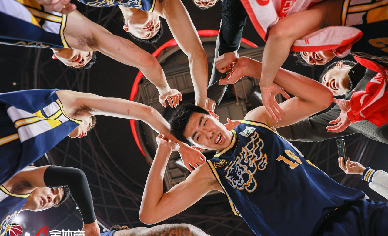 开云-广东宏远内部会议纪要流出——国际比赛日豪取连胜；NBA常规赛使命明确；赛程密集仍需轮换的简单介绍